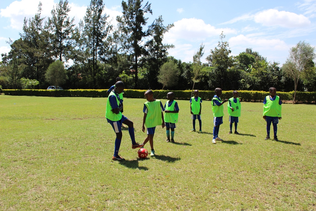 Play Easy Soccer School